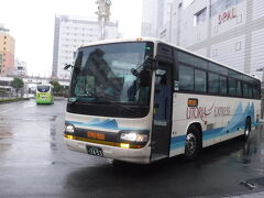 山形駅に着くと弱い雨が降っています
このあとのハイキングが心配です