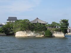 小島に建っています