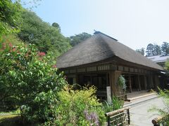 瑞巌寺の隣「円通寺」
「クーポンブック」仙台まるごとパス共通クーポンを使って、拝観料500円が400円になりました
寄棟造萱葺の本堂「大悲亭」