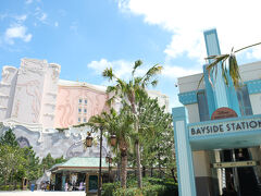 さて、さて。

お腹もいっぱいだし少し歩かないと（暑いけど）

チェックインの時間まで
イクスピアリで開催されている
「ニューチャプター・ビギンズ展」へ行きましょ