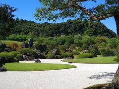めちゃくちゃ天気良かったので、庭園も青がキレイに映える。