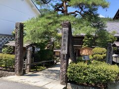 妻籠宿、脇本陣奥谷

馬籠宿から歩いてきてヘトヘトの我々は、とにかく食事と休憩の場を求めて歩く