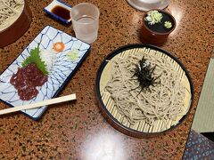 辿り着いたのは、旅館 藤乙（ふじおと）

あとあとHPを見ると、2024年6月より宿泊業務はお休み
「いつかまた再開できる日が」とあるものの、「長年のご愛顧に対し感謝いたします」ともあるので、旅館としての利用はすぐにできそうもない

料理の提供はとても早く、特に馬肉はまったく臭みなく、すごくおいしかった