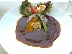 本当は出雲そばを食べる予定だったが、暑い&腹ペコで博物館内のカフェ。
島根和牛のカレー
少しでもご当地食べたかったからセーフ！