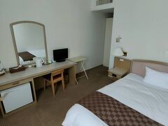 車で和歌山の那智勝浦にやってきました。ホテルにチェックイン。

ビジネスホテルなのかな？でもけっこう広くて良かったです。