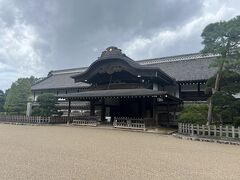 本丸御殿は1848年の竣工。
戦争で燃えてないって素敵。

風格あるね～
鉄筋の復元天守閣より、こちらの方が好き。