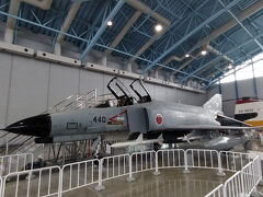 浜松基地のエアーパークに来ました。
退役したF4ファントムですね。