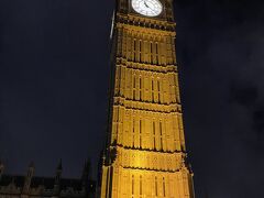 ビッグベン

今夜乗るオックスフォードチューブのチケットをまだ取っていなかったことを思い出したので アプリで ささっと買いました。