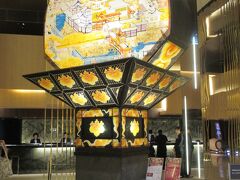 ランチを終えて近くのANAクラウンプラザホテル大阪にやってきました。荷物を預かってもらって、傘だけ持って中之島界隈にしゅっぱ～つ