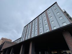 夕食の時間まではフリーとのことで駅方面に歩いてみることにします。