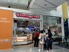 ホテルから近いクラークキー駅併設の商業施設
そこにも入っていたヤクンカヤトースト