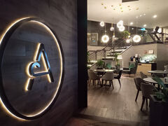 さて、ホテルに移動します。今夜の宿泊先は空港内にある「Aerotel Singapore (Transit Hotel at Terminal 1)」です。１０時間の滞在が可能となります。入国審査も出国審査もいらないなんてめっちゃ便利！
