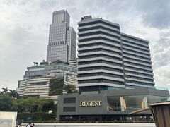 その後、海沿いをお散歩。
以前2回ほど宿泊したことがあるリージェントホテル。
1度目はリージェントホテルだった25年前。
2度目はインターコンチネンタルホテルに名前を変えた、8年ぐらい前。
そしてこの度またリージェントにリブランドされていました。九龍半島のサイコーの立地。