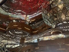 リージェント横にあるK11MUSEA。
ハイブランドやおしゃれなお店がたくさん。