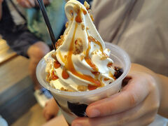 この日は暑かったこともあり、冷たいデザートを子供とシェアすることに。
TAKADA COFFEEのプリンの入ったパフェ。コーヒー屋さんらしくコーヒーゼリーも入っていて、甘いと苦いがいっぺんに楽しめました♪
