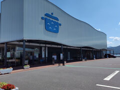 本日は金子みすゞ記念館のある長門へお出かけしてみることに。
お昼に到着したため、まずはランチでお腹を満たします。とっても人気のある道の駅、センザキッチンへやって来ました。