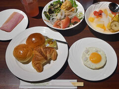 ３日目のメインは昭和新山登頂・・・・
今日もがっつり食べて・・・