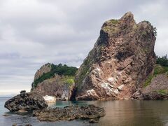 次の観光スポット、仏ヶ浦に向かう途中、偶々見かけた、願掛岩というパワースポット…

Ｒ３３８沿いにありますね(^^)