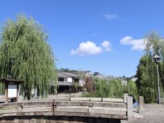 倉敷美観地区

 国の重要伝統的建造物群保存地区です

運河沿いに美しい白壁の町並みが並んでいます
