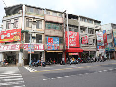 食べて5分後にまた次の店「果貿来来豆漿」へ（すぐ近く・ここも人気店）