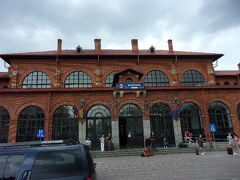 スチャバ駅外観。

すっかり慣れたUberでホテルへ。