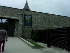 次に訪れたのは、フモール修道院から南へ8キロほどのところにあるヴァロネツ修道院。