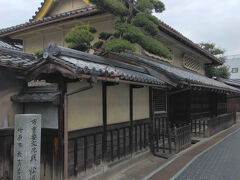 こちらは旧松阪家住宅。町並み保存地区のなかでも大きな邸宅であり、江戸時代から明治時代にかけて製塩業を営んでいた商家だったそうです。