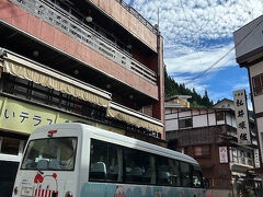 50分ほどで肘折温泉郷に到着ー。
着いた瞬間「ここめっちゃ好きだ！！！」って思いました(・▽・)
温泉旅館以外ほぼ何も無い感じがちょっと温泉津に似てるかも？