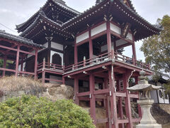 こちらが竹原の名所として名高い普明閣です。御堂が舞台のようになっていて、ここからの眺めは絶景です。