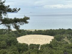 象ヶ鼻展望台からの銭形砂絵（寛永通宝）