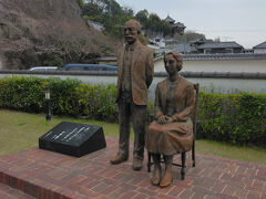 歴史民俗資料館の敷地内に、NHK連続テレビ小説「マッサン」の主人公となった竹鶴政孝・リタの像がありました。