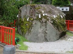 女神が投げつけたという袂石　おおこわ
