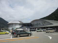 前編にて
　早朝に東京を出発し一路富山県を目指しますが、道中の長野県梓川流域には全国でも稀なアーチ式ダムが3つ梓川ダム群があったり、最近始めたスマホアプリ「道めぐ」に訪問記録を残したく、彼方此方立ち寄りながら東京→松本→安房トンネル→平湯→神岡と進み富山県を目指しました。

※前編の様子はこちら
　https://4travel.jp/travelogue/11925988

※写真は前編の最終地、岐阜県の「道の駅　宙ドーム・神岡」