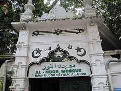 少し時間があるので、北進してアルヌールモスクへ行きます。