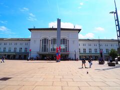 ■□■□■　８月９日【旅行４日目】
□■□■□　ウィーン→ザルツブルグ
■□■□■　ザルツブルグHbf

そうそう、ザルツブルグ音楽祭のチケットはザルツブルグの公共交通機関のチケットにもなっていて、開演6時間前から当日最終まで無料で乗れます。
ということで、安心してバスに乗ってホテルまで。

