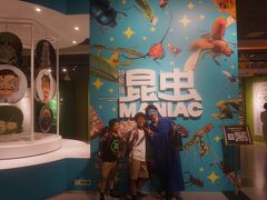 2時に甥っ子たちと合流。国立科学博物館に入場します。
特別展「昆虫」の開催は2018年以来、6年ぶりとなり、今回はマニアックな昆虫標本だけでなく最新の昆虫研究を織り交ぜた展示がされています。