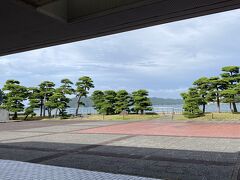 台風が過ぎ去るのを確認して愛知から三重に向かう予定だったのに・・。

今回の台風はかなりのノロノロ。そして、進路も最後まで読めませんでした・・。

しかし、奇跡的に初日は晴れ。

ゆんぶー家、いつものように、出発がのんびり、午後だったので、
チェックイン前にさらっと観光できる場所を、ということで、
ミキモト真珠島へ。

ゆんぶー、何十年ぶりかに訪れました。