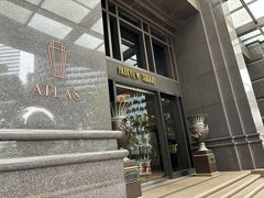 予約していたのはATLASのアフタヌーンティー
世界のベスト・バー50
（The World 50 Best Bars）
に選ばれたオシャレなバーです。