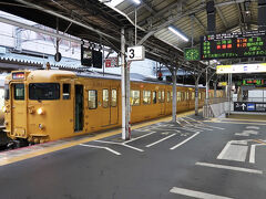 6時7分に岡山駅に到着、上りの山陽線が発車する3番ホームにやって来ました。今回姫路駅まで乗車する115系電車です。この列車は4時50分、広島県の福山駅始発で、岡山駅に到着後22分停車した後、終点の姫路駅に向かいます。

6時14分、定刻に岡山駅を発車しました。