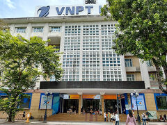 続いて、ハノイ郵便局にやって来ました。

大きな郵便局で、私はここから日本の友人に手紙を出したことがあります。
ただ、手紙の到着までに1週間位かかると思うので、私が帰国してから届く感じになりました。