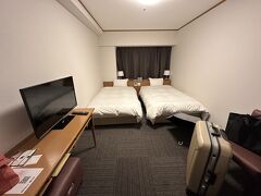 釧路に３時には到着、お宿は昨年も泊まったドーミーイン。部屋のスペースは小樽と一緒ですが、ベットが奥に配置されているので手前が広くて、荷物を広げるのに使いやすい。