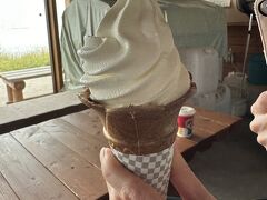 ネイチャーセンターでソフトクリームをいただく。
