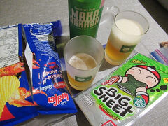 本日も反省会。初めて飲んだマハナコーンなるビールはまあまあ美味しかったです。