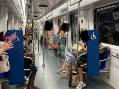 フォンタナ駅から地下鉄に乗って、サグラダファミリアを目指します。