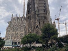 逆さサグラダファミリアが撮れるという池に来ましたー。
が、昼間だったからか、全然映らなかったよー。