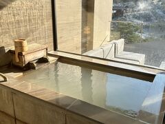 お部屋の温泉
細かい湯の花いっぱい