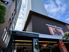 ホテルに荷物を預け・・・

アパホテル＆リゾート横浜ベイタワー
https://www.apahotel.com/resort/yokohama/