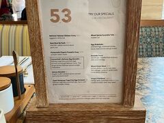 朝食会場はSUKUです
テーブルに番号が割り振ってありました
そして、オーダーメニューも記載されています