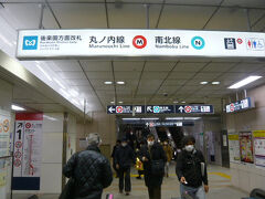 小石川後楽園を訪問するために、地下鉄の後楽園駅を出発点としました。
地下鉄の路線の南側が、小石川後楽園です。

途中、東京ドームを目にしながら進みます。