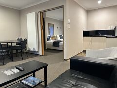 　今夜のお宿。Parkland Motel & Apartment Te Anauはタウンセンター近くにあり湖にも徒歩数分で行ける距離に位置しています。第一印象はここに住める、です。とってもいい。おすすめします。料金は約10,000円/泊。2泊します。
